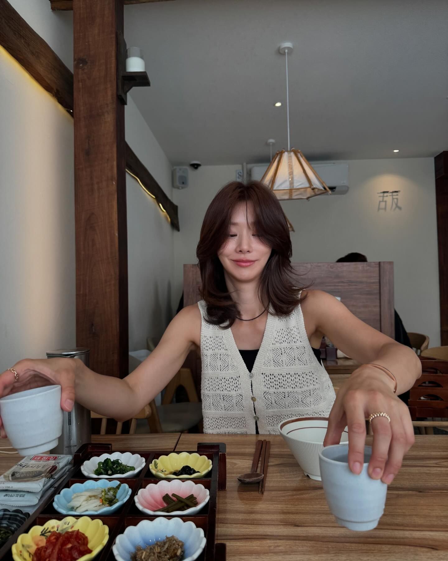 빈티지 무드의 이주빈 일상룩🤍
크로셰 나시 + 데님 조합으로 깔끔하게✨ 이미지