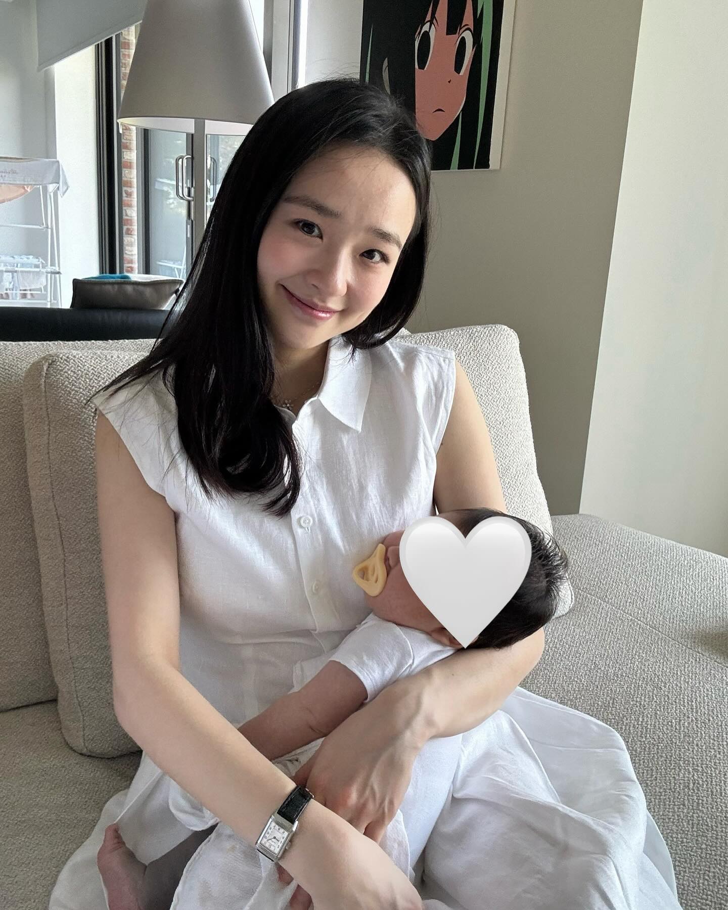 원피스룩 맛집🤍👗리포메이션
여름과 잘 어울리는 러블리한 디테일과 핏✨ 셀럽 착용정보✔️

1. 김지원: 아모레트 린넨 드레스

2. 수지, 윈터: 에비아나 린넨 드레스

3. 윤승아: 레이스 카라 도트 드레스

4. 조이: 탈리아텔레 린넨 드레스

5. 고윤정: 딥 스퀘어 넥 이지 드레스

6. 아린: 레미 드레스

7. 손연재: 폴리티드 린넨 폴로 드레스 이미지