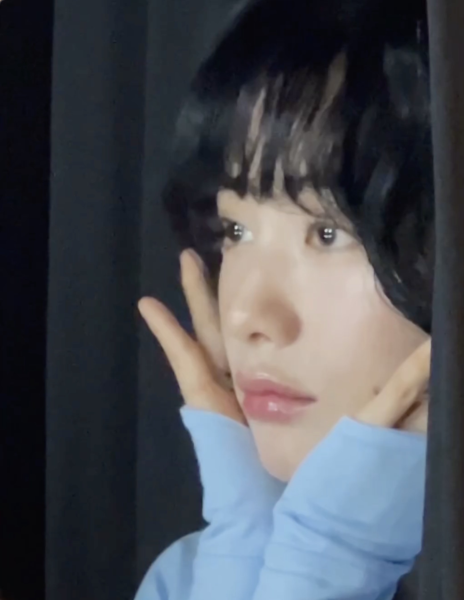 바캉스 여신으로 나타난 나나💙
단발로 변신한 나나의 배럴 팝업스토어 현장✨ 이미지