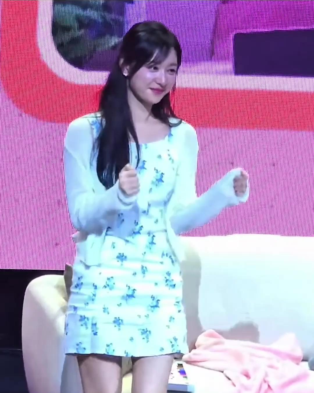 원피스룩 맛집🤍👗리포메이션
여름과 잘 어울리는 러블리한 디테일과 핏✨ 셀럽 착용정보✔️

1. 김지원: 아모레트 린넨 드레스

2. 수지, 윈터: 에비아나 린넨 드레스

3. 윤승아: 레이스 카라 도트 드레스

4. 조이: 탈리아텔레 린넨 드레스

5. 고윤정: 딥 스퀘어 넥 이지 드레스

6. 아린: 레미 드레스

7. 손연재: 폴리티드 린넨 폴로 드레스 이미지