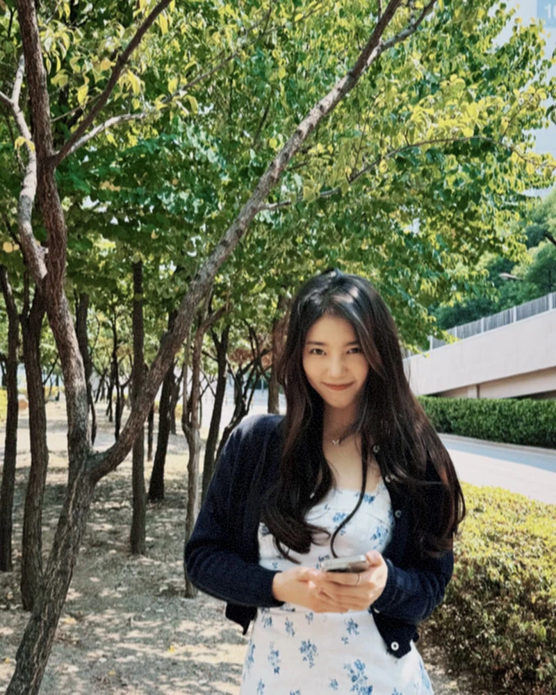원피스룩 맛집🤍👗리포메이션
여름과 잘 어울리는 러블리한 디테일과 핏✨ 셀럽 착용정보✔️
1. 김지원: 아모레트 린넨 드레스
2. 수지, 윈터: 에비아나 린넨 드레스
3. 윤승아: 레이스 카라 도트 드레스
4. 조이: 탈리아텔레 린넨 드레스
5. 고윤정: 딥 스퀘어 넥 이지 드레스
6. 아린: 레미 드레스
7. 손연재: 폴리티드 린넨 폴로 드레스 이미지2