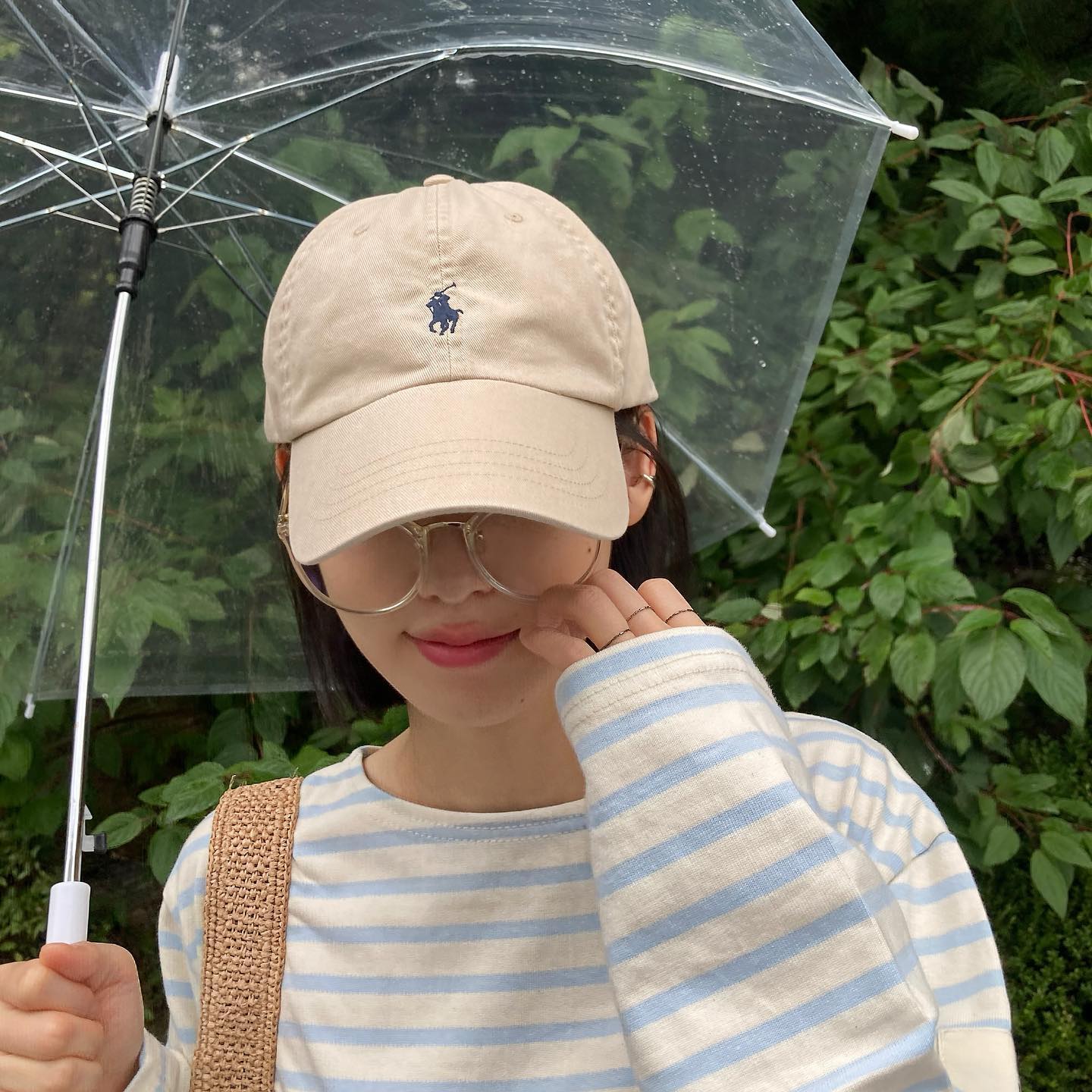 볼캡과 안경은 환상의 짝꿍👓🧢 이미지