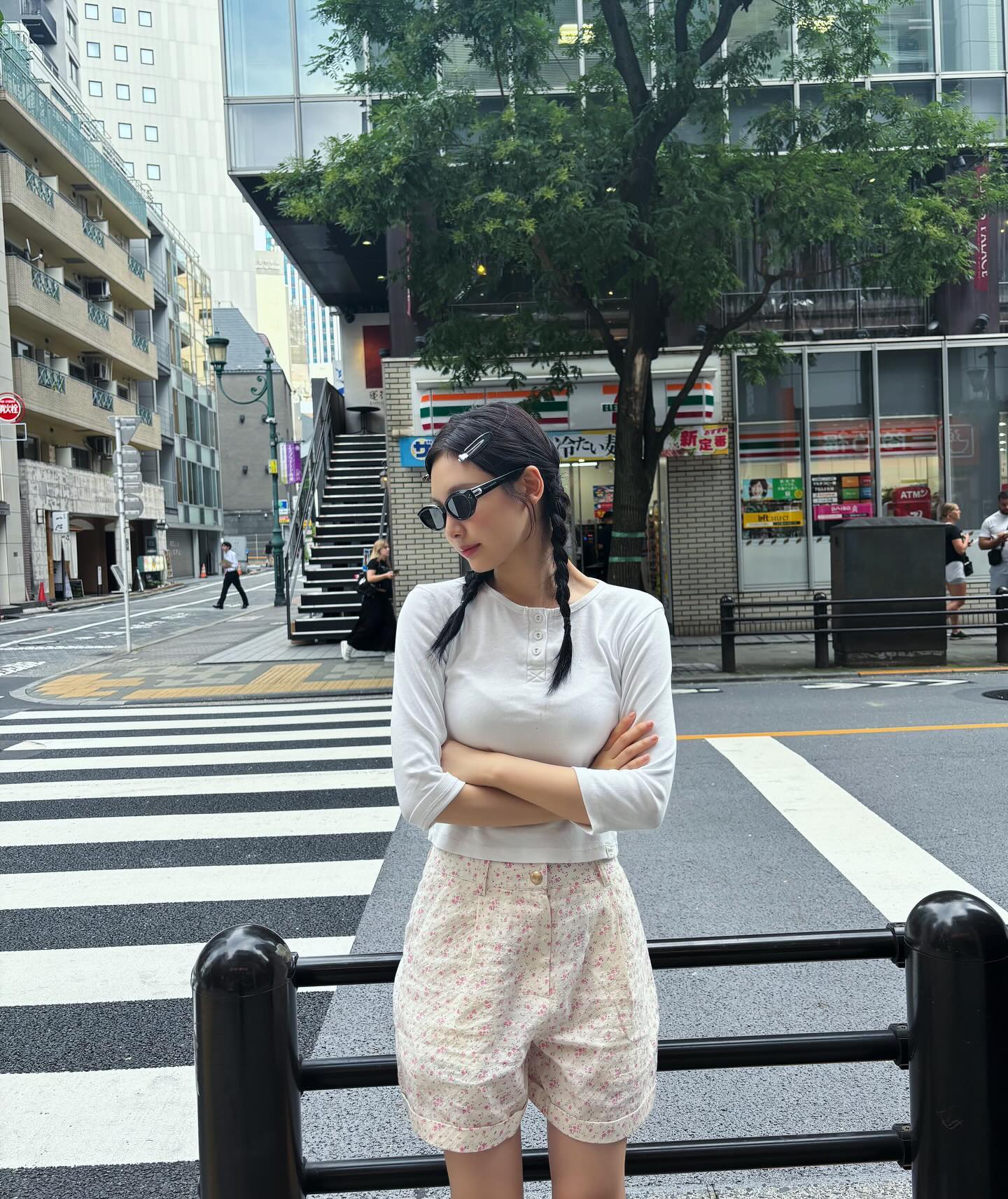 러블리한 포인트템🌸꽃무늬 팬츠 이미지
