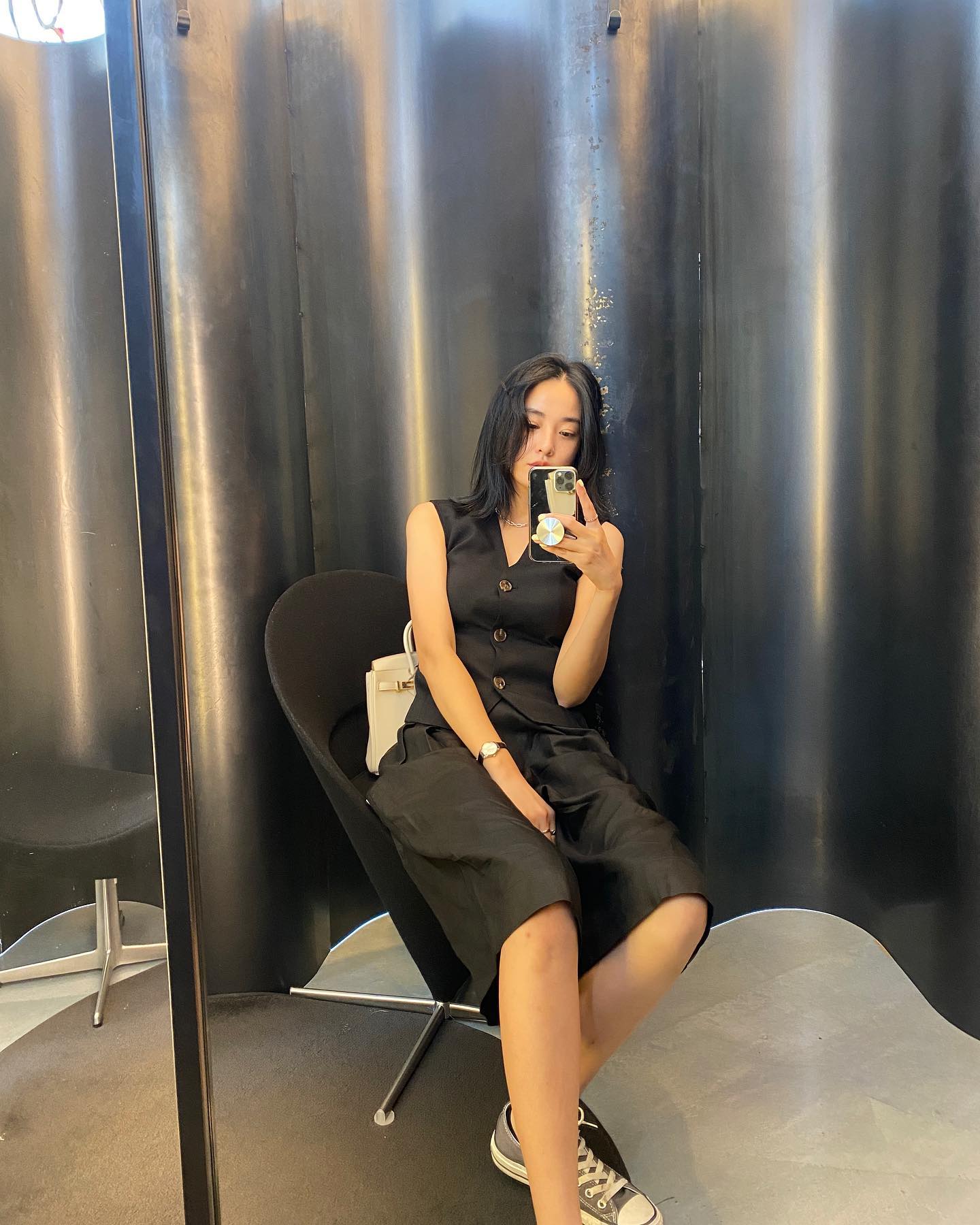 수트 베스트 셋업으로 시크하게💫 이미지