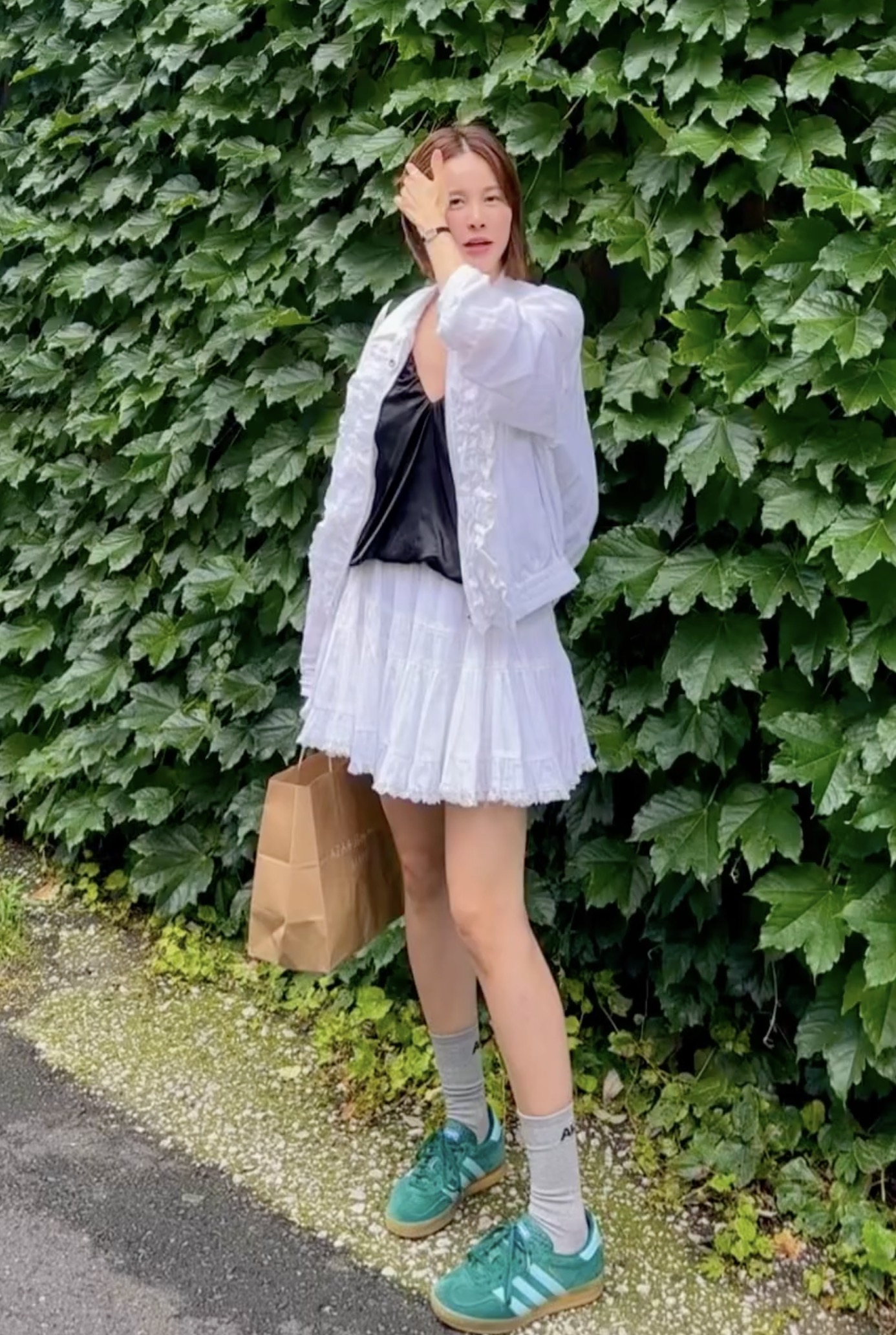 여름에도 겉옷 입는 사람?🙌
아이비언니처럼 겉옷은 이렇게 코디해봐💚 이미지