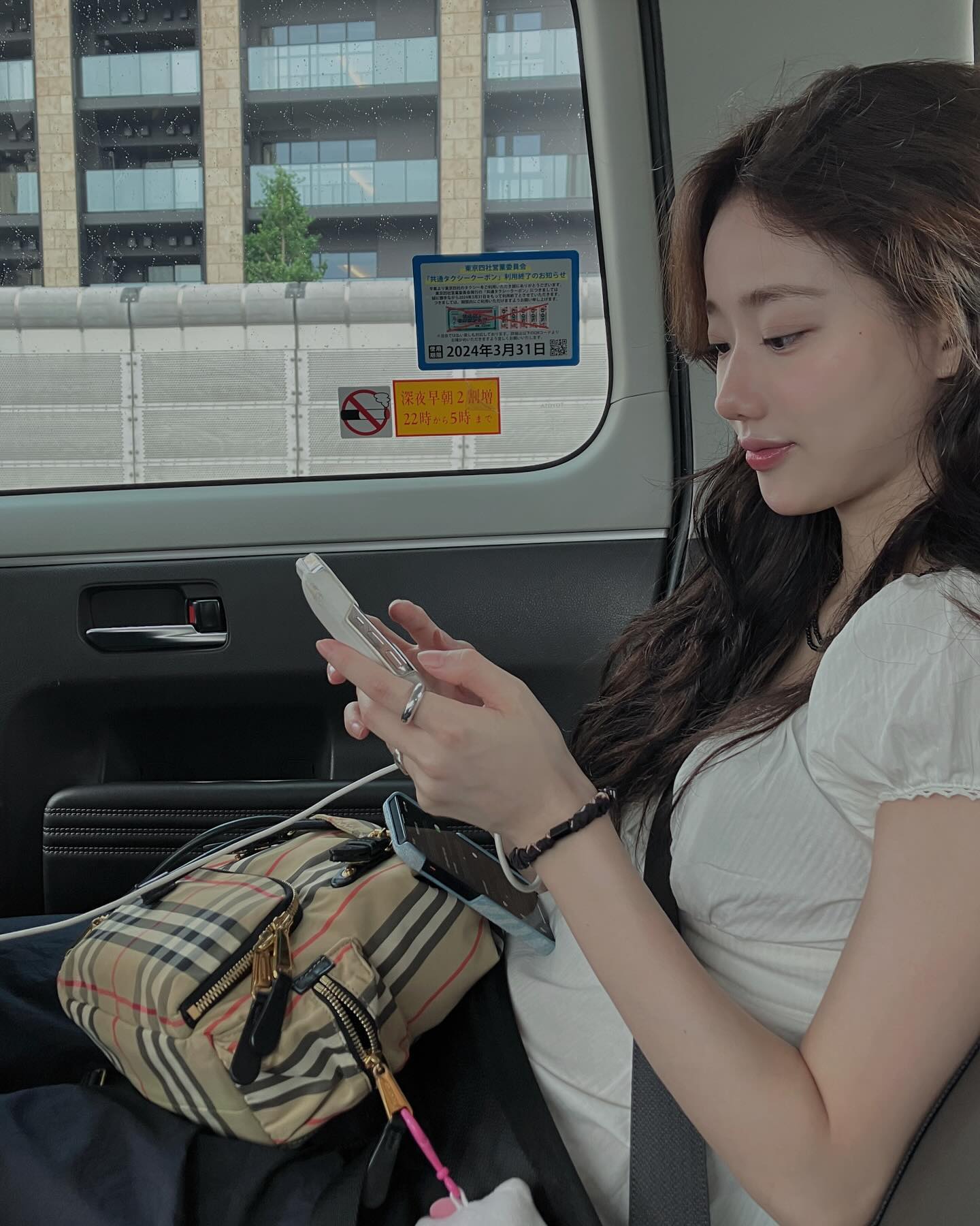 여름 코디의 정석🌿🤍이나은룩
화이트 블라우스&와이드팬츠로 꾸안꾸룩 완성해봐✨ 이미지