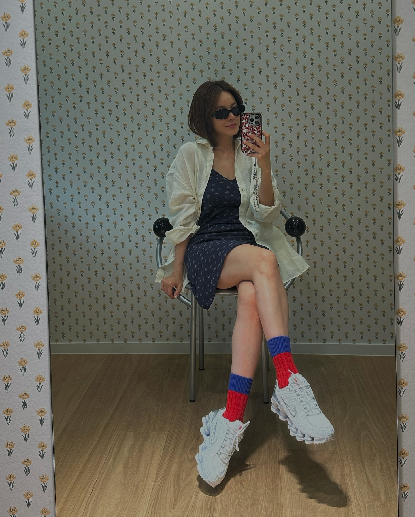 여름에도 겉옷 입는 사람?🙌
아이비언니처럼 겉옷은 이렇게 코디해봐💚 이미지3