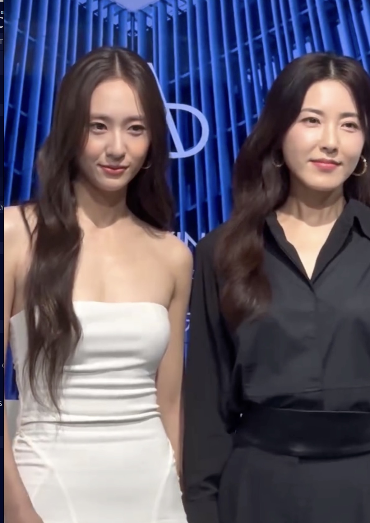 뷰티브랜드에 참석한 크리스탈🤍
화이트 드레스+긴머리로 우아한 스타일링 완성✨ 이미지