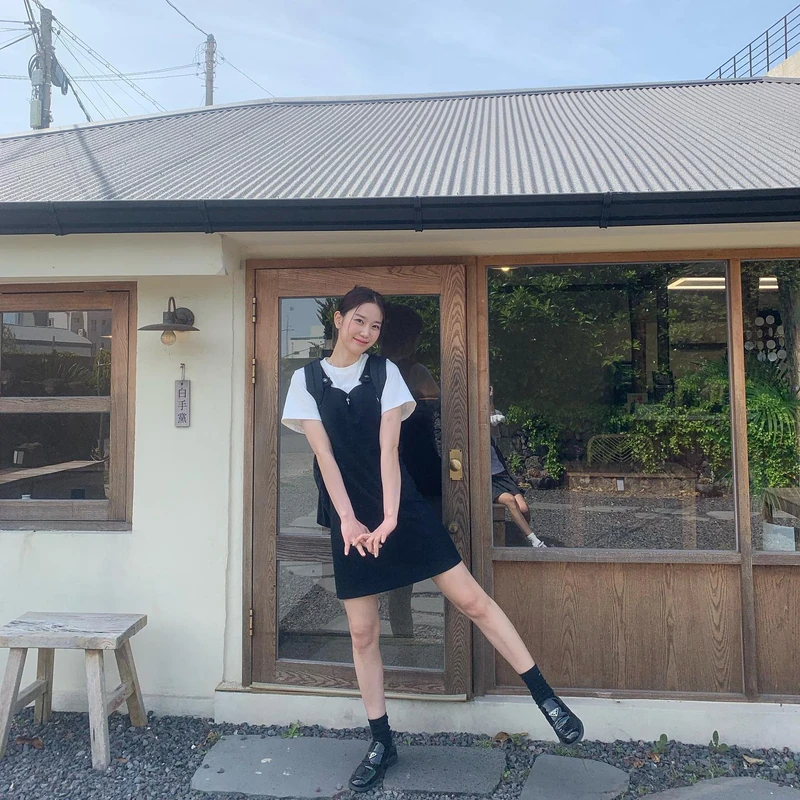 데일리 조합🤍흰티+블랙원피스 이미지2