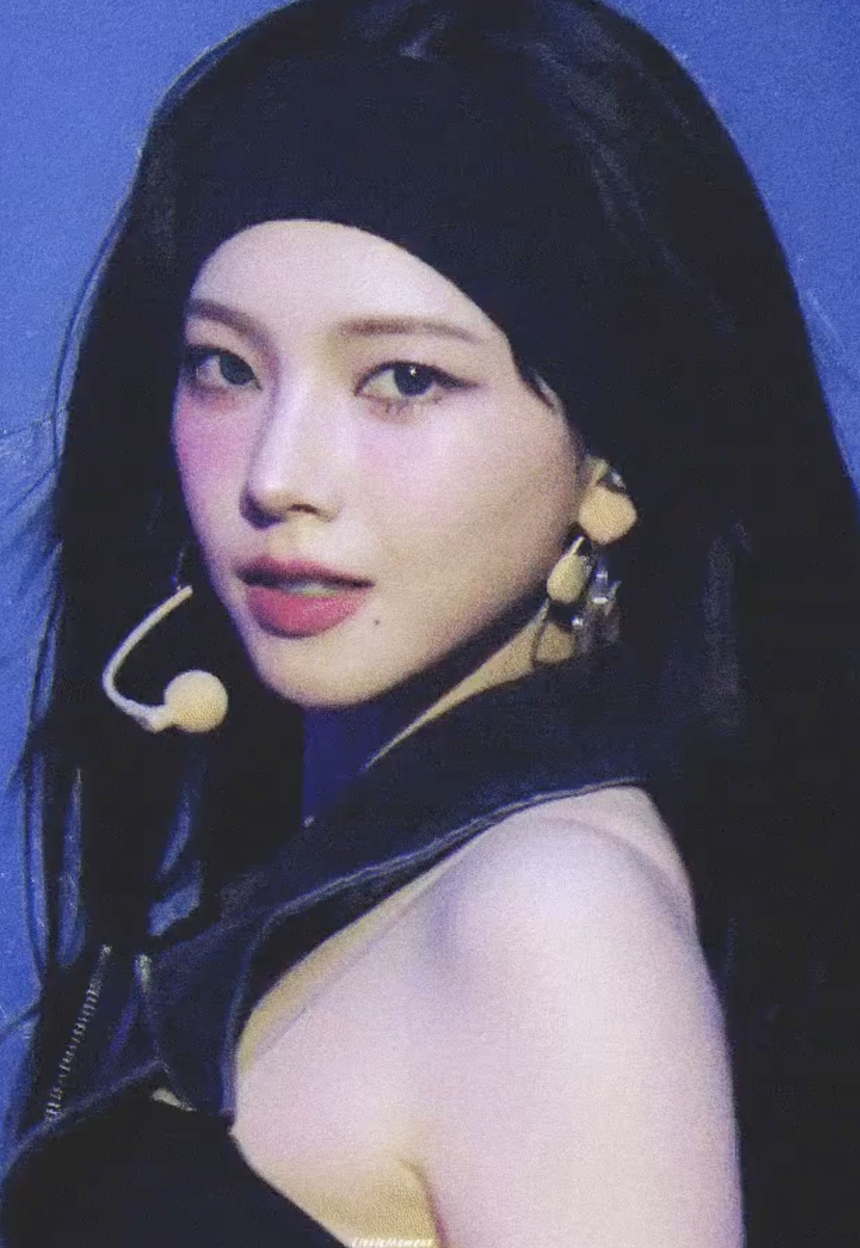 요즘 여돌들의 헤어밴드 스타일🤍
올여름 스포티한 매력의 헤어밴드 같이 해보자🙌 이미지