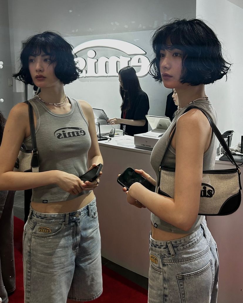 나나가 말아주는🐰💇🏻‍♀️하니 단발

나나의 새로운 변신, 사랑스러운 뉴진스 하니 똑단발❤️ 역시 세계 2위 미모답게 단발까지 완벽 소화했습니다. 또한 민소매와 예쁜 팔뚝으로 운동자극까지 해주니 참고하세요🔥 이미지