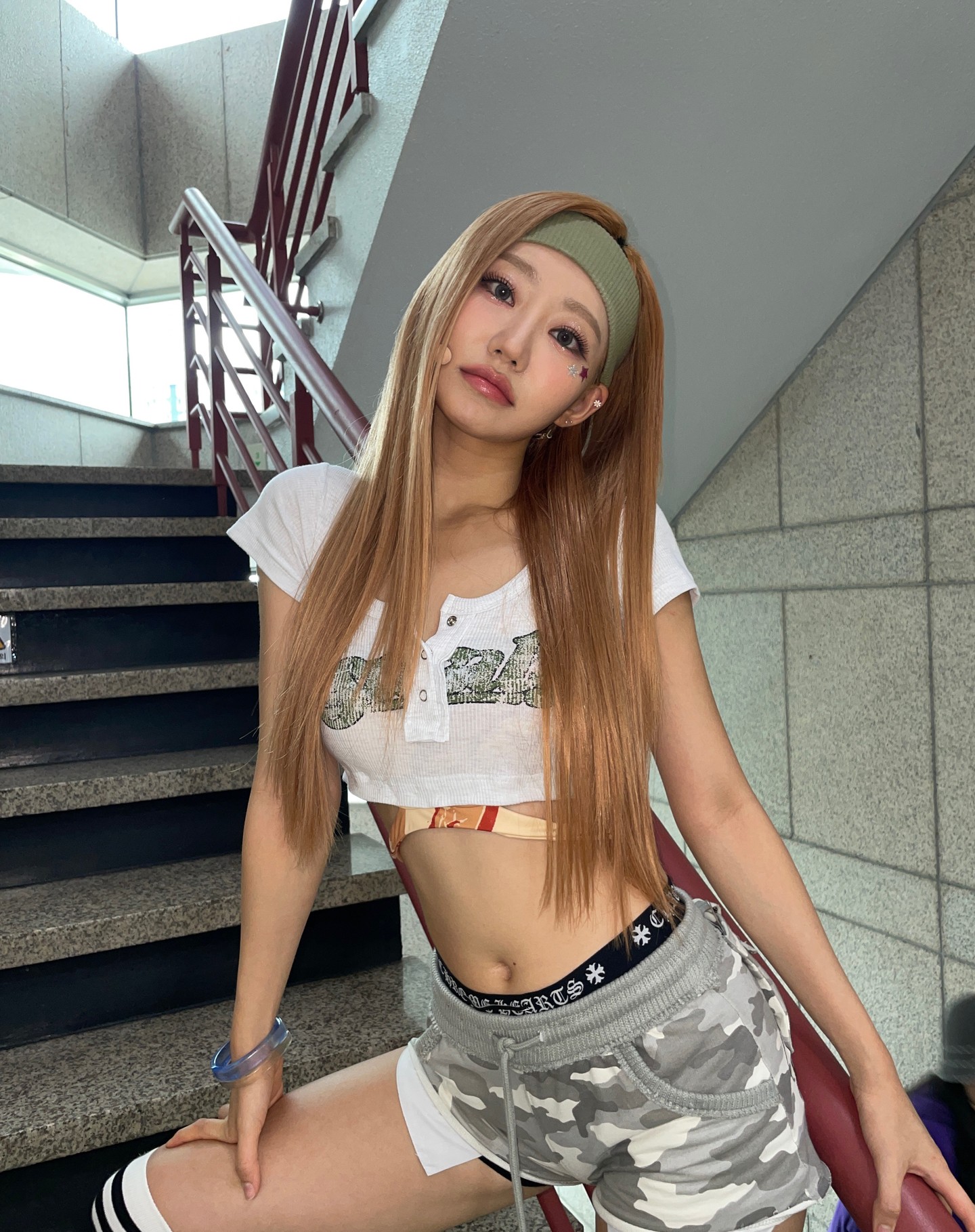 요즘 여돌들의 헤어밴드 스타일🤍 이미지"