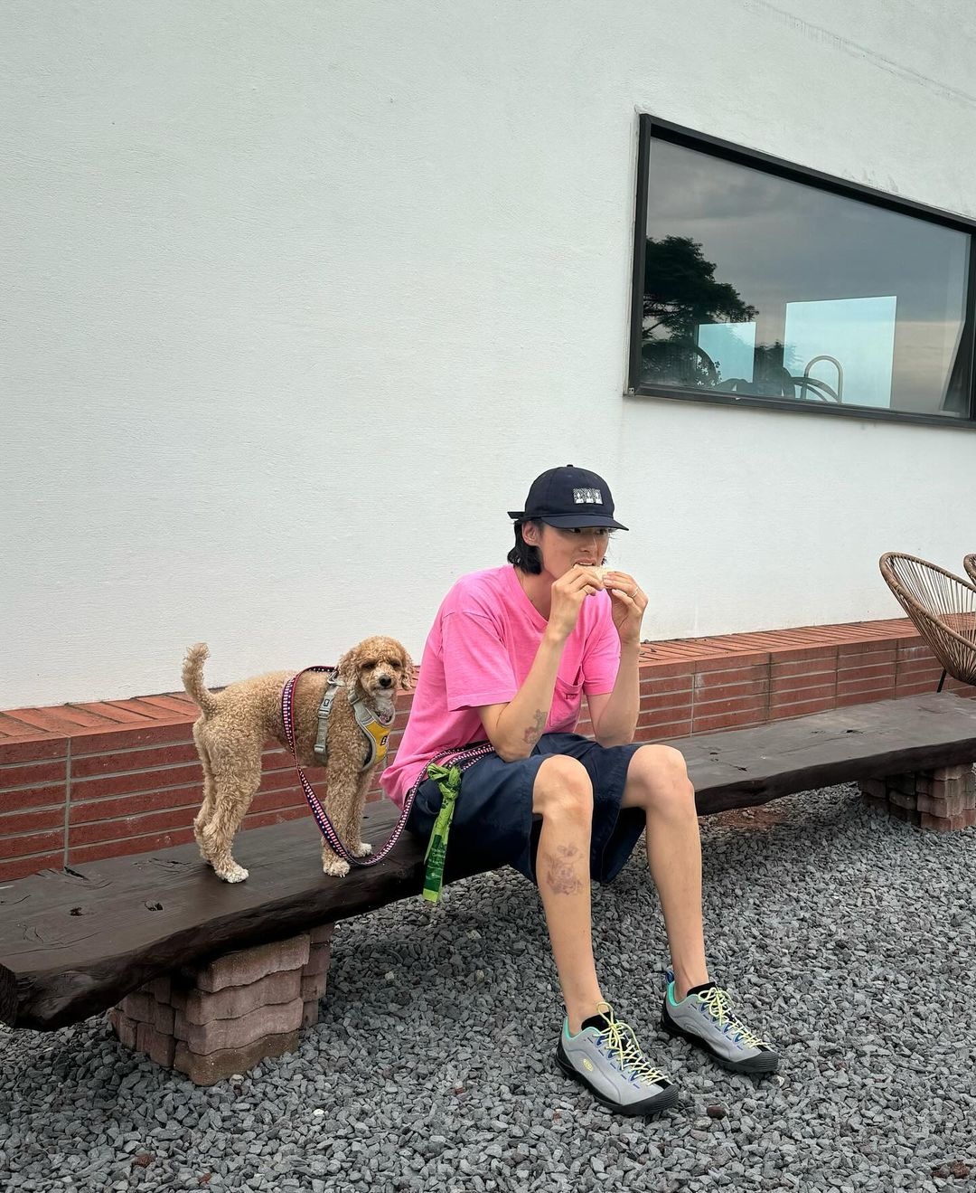 양말없이 스니커즈만 신기👟 이미지