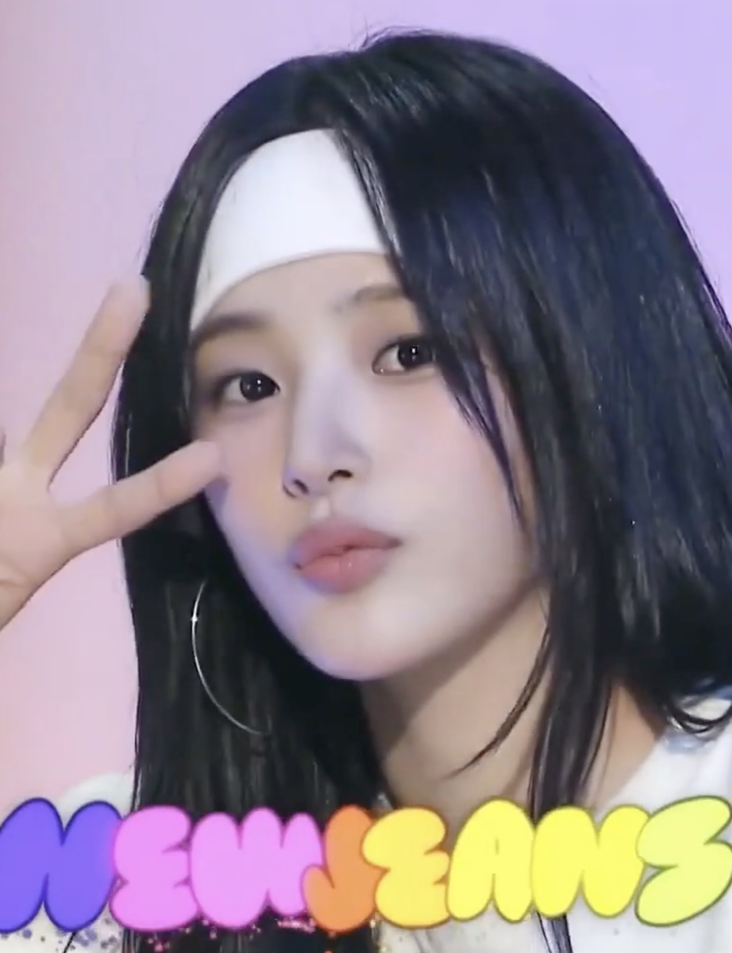 요즘 여돌들의 헤어밴드 스타일🤍
올여름 스포티한 매력의 헤어밴드 같이 해보자🙌 이미지