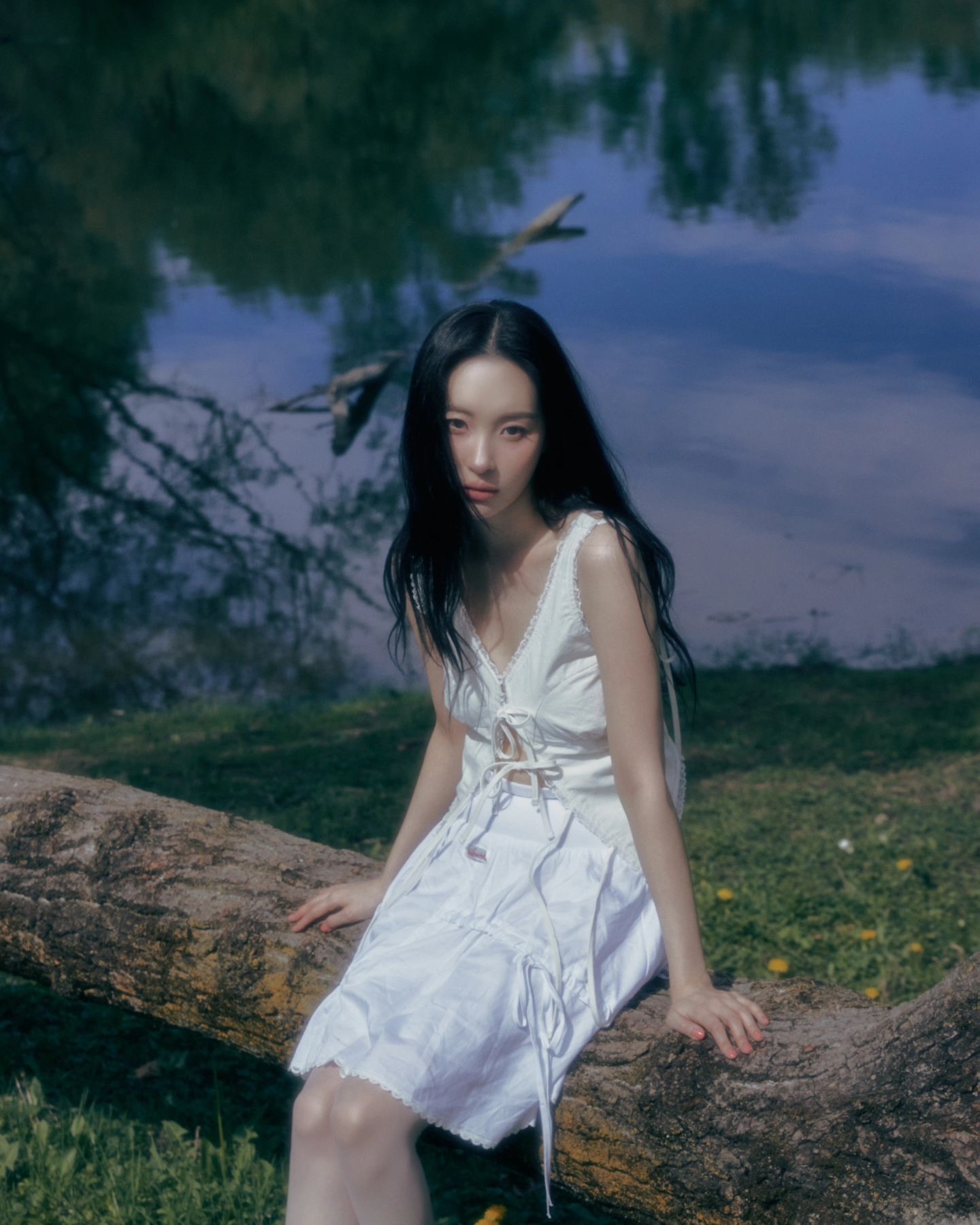 셀럽들 사복코디 속 자주 등장하는 브랜드, 글로니✨🤍

1. 로제: 프로방스 아일렛 쇼츠, 5만 8천 원.

2. 홍지윤: 발코넷 비키니 탑 믹스베리, 7만 5천 원. / 하이웨스트 비키니 믹스베리, 5만 8천 원.

3. 닝닝: 3/4 버튼 플라이 티 화이트, 4만 8천 원.

4. 제니: 걸프렌드 러플 미니 스커트, 25만 8천 원.

5. 유나: 프루티 탱크 탑 레몬, 5만 8천 원. / 프로방스 아일렛 미니 스커트, 5만 5천 원.

6. 선미: 가든 슬리브 탑, 15만 8천 원.  이미지