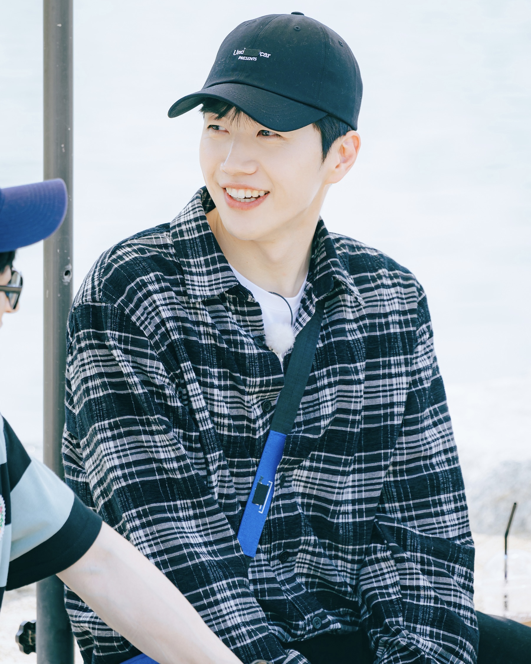 당분간 강훈 지예은 케미 못본다🥹

강훈이 ‘런닝맨’ 마지막 녹화에 임했다는 소식이 전해지며 하차설이 언급됐습니다. 지난해 5월 강훈은 ‘런닝맨’ 첫 임대 멤버로 발탁되어, 4주 계약을 맺었으나 이후 시청자들의 호평에 8주간 촬영을 진행했는데요. 최근 빈번하게 게스트로 출연한 지예은과 러브라인을 만들며 많은 사랑을 받고 있죠. ’런닝맨’측은 하차설에 대해 강훈이 “임대 멤버로서 잠시 촬영을 못하는 것”이라며 “추후 스케줄에 맞춰 언제든 돌아올 예정”이라고 전했습니다. 이미지3