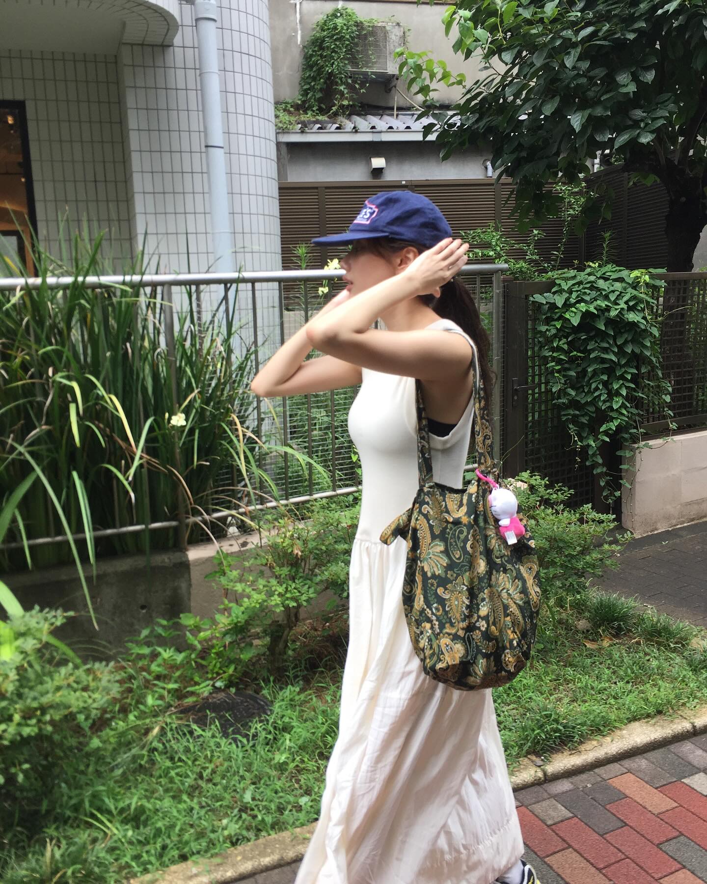 여행지에서의 셀럽들 코디💛
원피스 하나로 예쁘고 실용적이게👗@참고해 이미지3