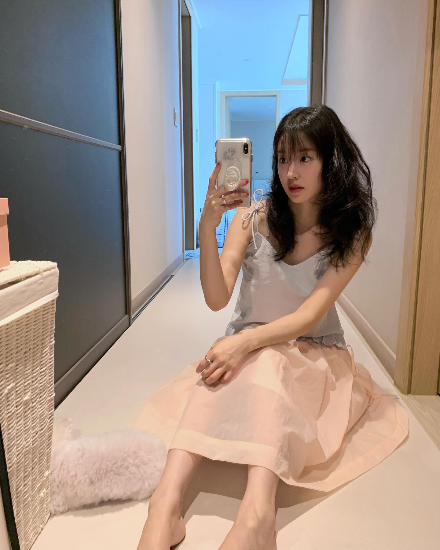 여름 향기 가득한 박환희 일상룩🫧
슬리브리스는 이렇게 입어봐💚 이미지