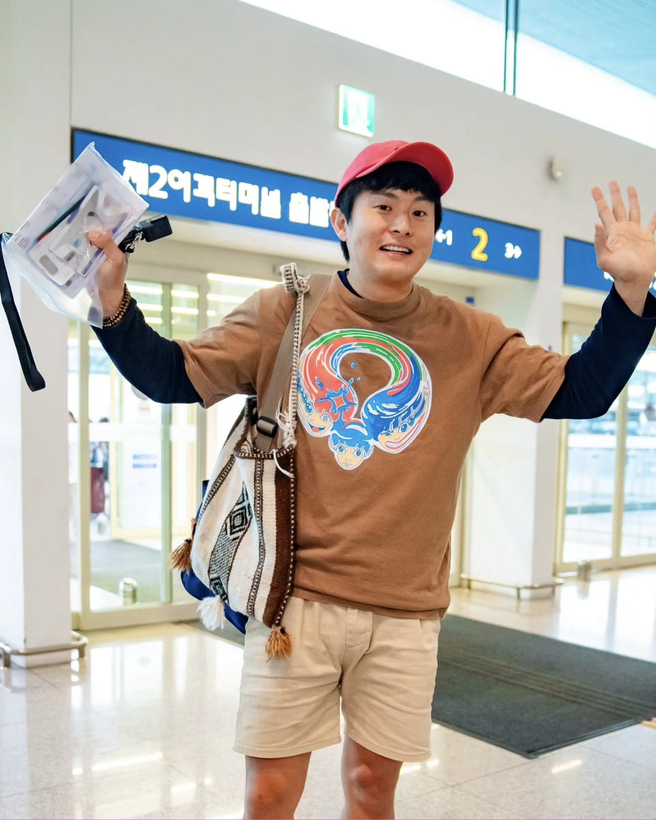 사진만 봐도 웃긴 음악일주😆

MBC 예능 프로그램 ’태어난 김에 음악일주’가 8월 18일 첫 방송을 확정했습니다. ‘음악일주’는 '태어난 김에 사는 남자' 기안 84가 버킷리스트 중 하나였던 가수의 꿈을 향해 나아가는 여정을 담은 프로그램인데요. 멤버들은 SNS를 통해 미국 여행 사진을 공개해 ‘태어난 김에 세계일주’에서 돈독한 우정을 쌓아온 기안84와 빠니보틀, 그리고 새롭게 등장한 유태오가 어떤 신선한 케미스트리를 보여줄지 호기심을 자극했습니다. 이미지9