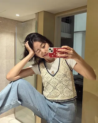 흰티에 곁들이기 좋은 니트조끼🧶 이미지