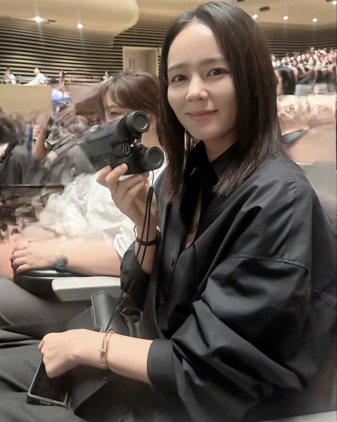 언니들 손목 감싸는✨🤍까르띠에
일명 못 팔찌🔩저스트 앵끌루 고급진 포인트템 @탐나👍🏻 이미지