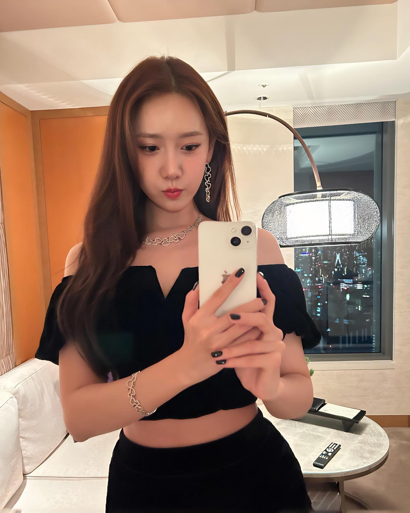 페미닌 무드🤍오프숄더 블라우스
여름에 예쁜 어깨라인 돋보이게 해주는 아이템📐 @도전해🔥 이미지8