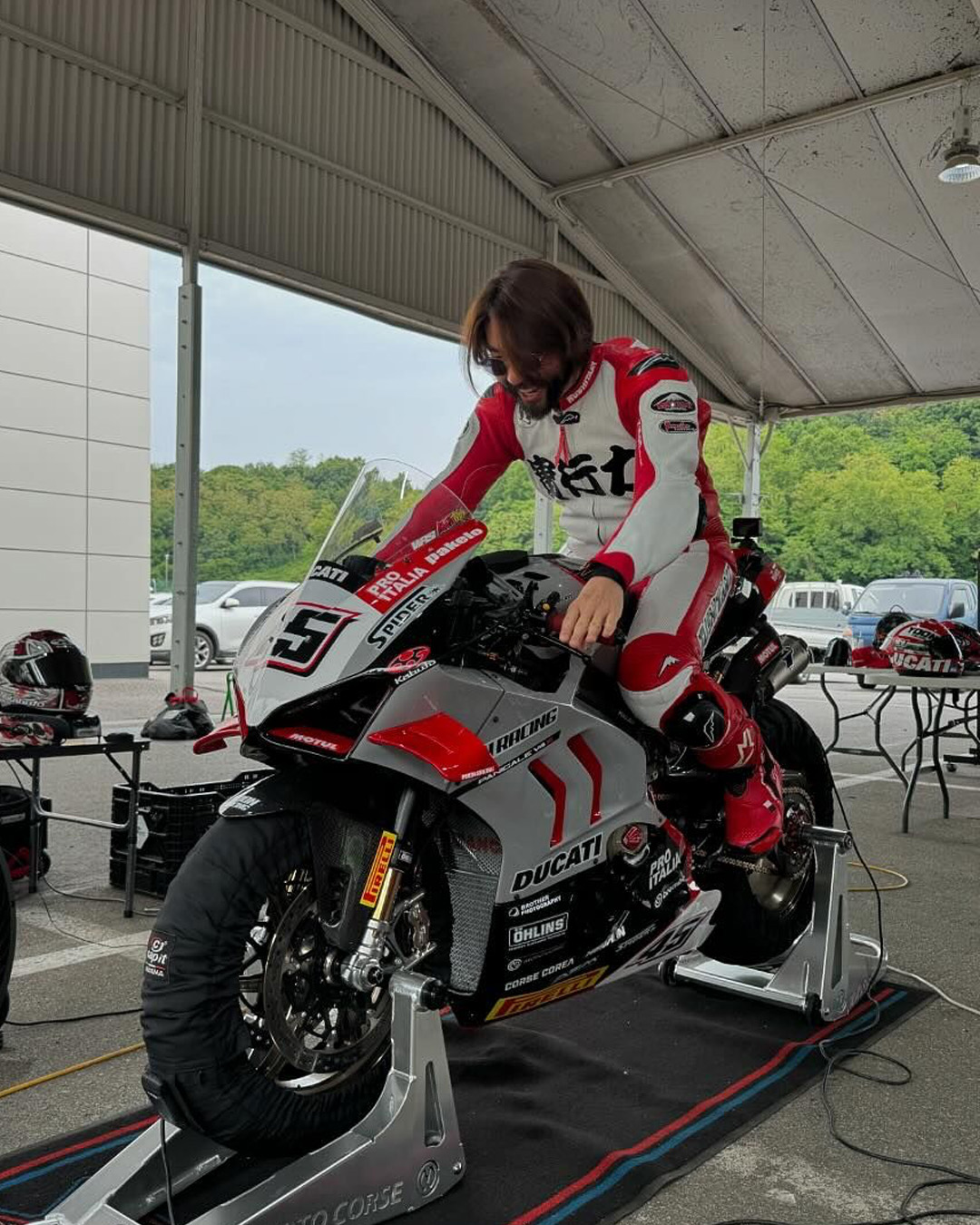 여름에도 못 참는 바이크 간지🏍️🔥 이미지