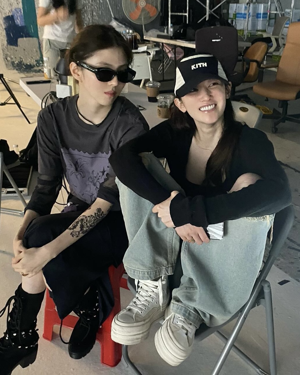 퇴폐미 가득🖤한소희X전종서
이 조합이 한 작품서 만난다니..🤦🏻‍♀️❤️‍🔥 이미지2