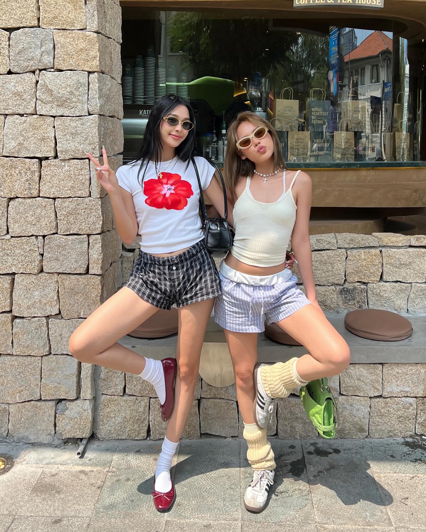 여름 휴가 시밀러룩&포즈 추천🏝️ 이미지"