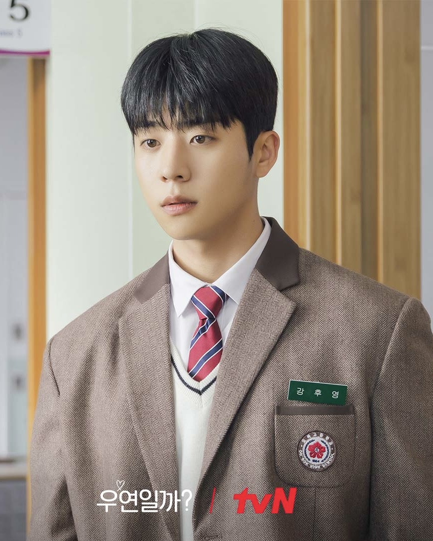 과몰입 시작된 첫사랑 로코❤️

tvN 새 드라마 ‘우연일까?’가 설렘과 공감을 배가한 김소현과 채종협의 케미에 뜨거운 호평이 쏟아지고 있습니다. ‘우연일까?’는 이홍주(김소현)와 강후영(채종협)의 열아홉 첫 만남부터 스물아홉 재회까지, 운명처럼 반복된 우연이 첫사랑 기억 소환 로맨스에 대한 기대감을 증폭시키며 시청자들의 마음을 단숨에 사로잡았는데요. 닐슨코리아에 따르면 전날 방영된 첫 화는 전국 가구 기준 평균 3.9% 최고 4.9%로 케이블과 종편을 포함한 동시간대 1위에 오르며 쾌조의 스타트를 알렸습니다. 이미지3