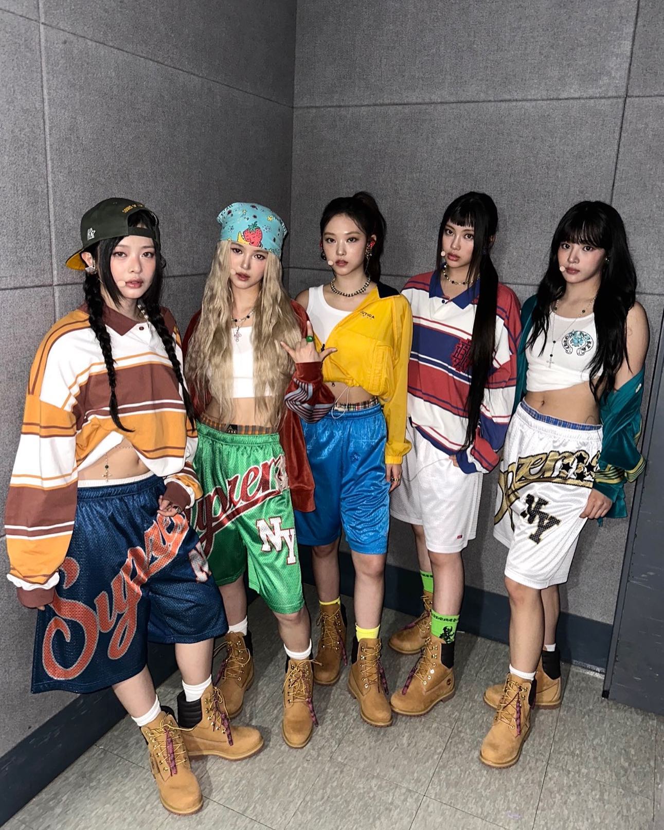뉴진스가 말아주는 걸스힙합🌈😎 요즘 뜨거운 Y2K룩부터 뉴잭스윙까지 뉴진스 is 뭔들💛 이미지