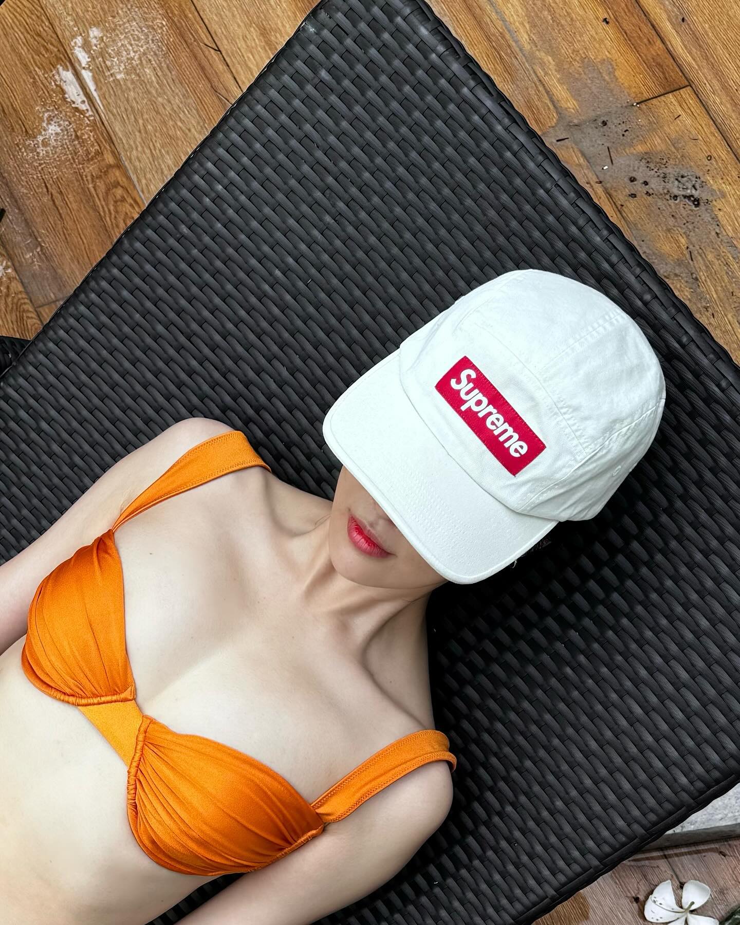 비키니룩에 볼캡 더해 힙&쿨👙🧢 이미지2