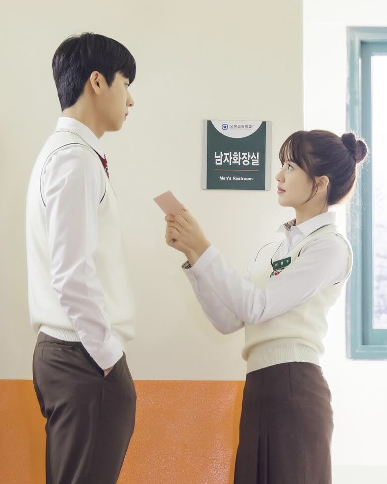 과몰입 시작된 첫사랑 로코❤️

tvN 새 드라마 ‘우연일까?’가 설렘과 공감을 배가한 김소현과 채종협의 케미에 뜨거운 호평이 쏟아지고 있습니다. ‘우연일까?’는 이홍주(김소현)와 강후영(채종협)의 열아홉 첫 만남부터 스물아홉 재회까지, 운명처럼 반복된 우연이 첫사랑 기억 소환 로맨스에 대한 기대감을 증폭시키며 시청자들의 마음을 단숨에 사로잡았는데요. 닐슨코리아에 따르면 전날 방영된 첫 화는 전국 가구 기준 평균 3.9% 최고 4.9%로 케이블과 종편을 포함한 동시간대 1위에 오르며 쾌조의 스타트를 알렸습니다. 이미지7