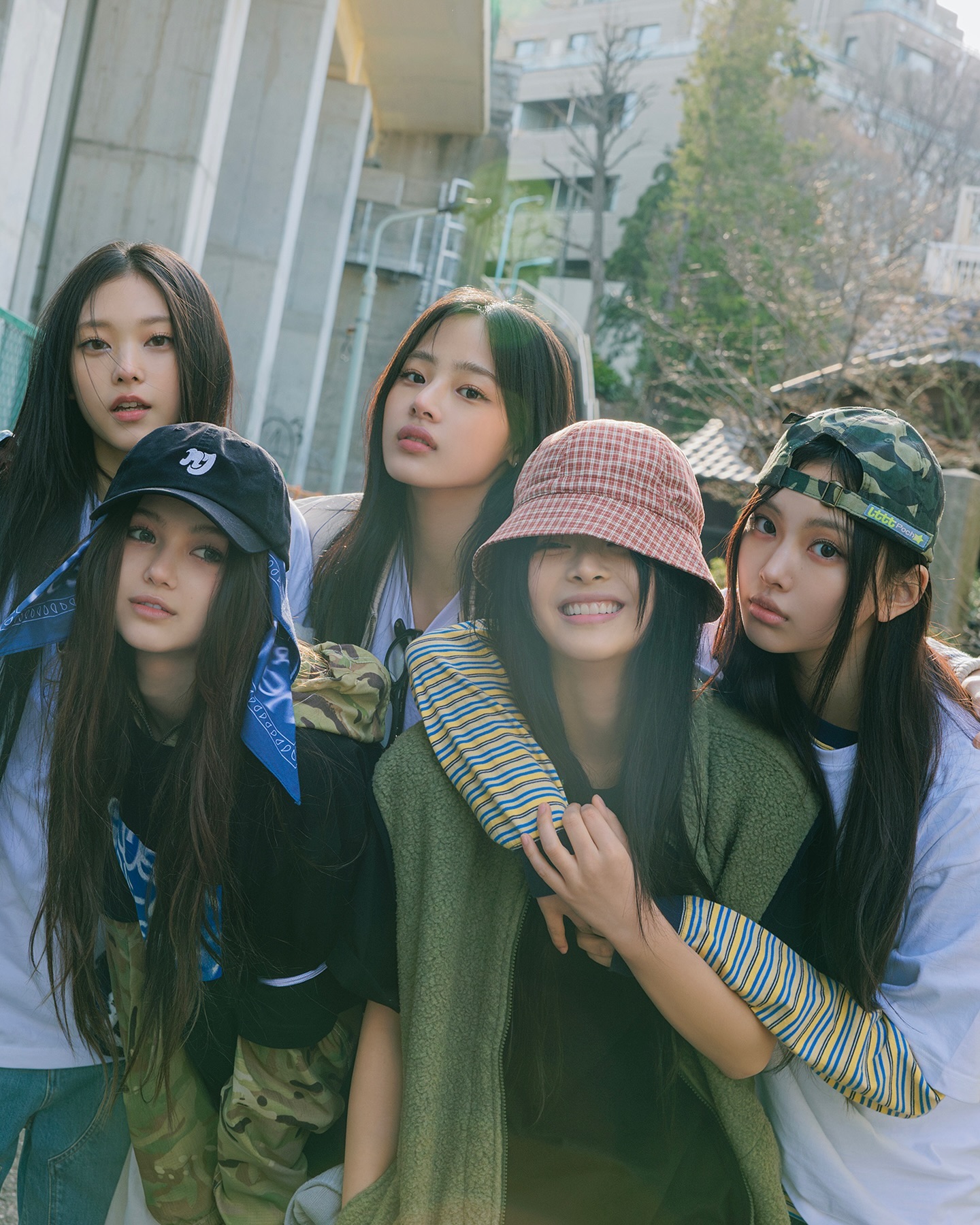 뉴진스가 말아주는 걸스힙합🌈😎
요즘 뜨거운 Y2K룩부터 뉴잭스윙까지 뉴진스 is 뭔들💛 이미지4