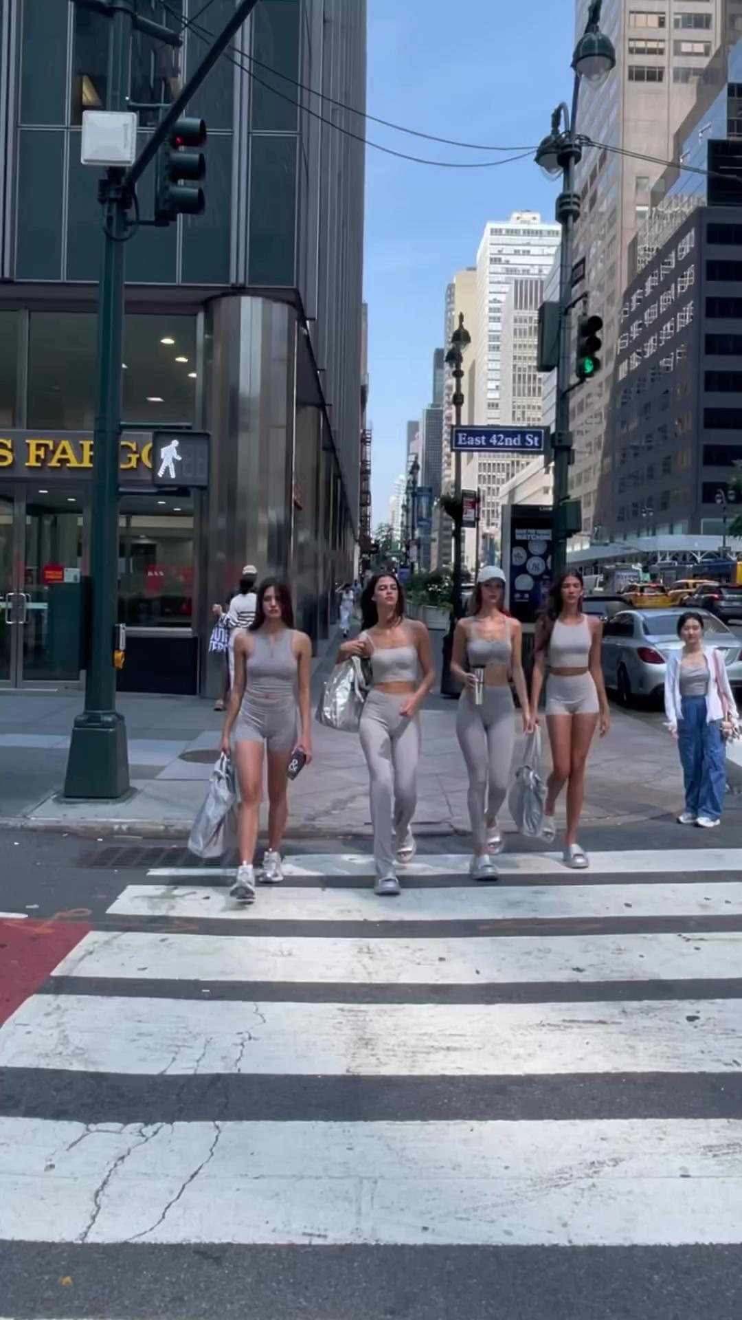 퇴근길..운동하러 가야겠지?!🩶🩶 이미지