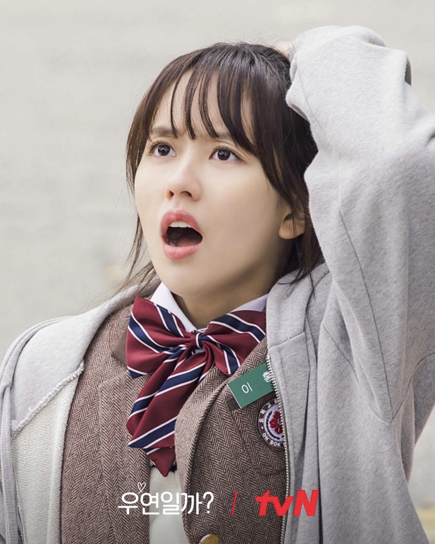 과몰입 시작된 첫사랑 로코❤️

tvN 새 드라마 ‘우연일까?’가 설렘과 공감을 배가한 김소현과 채종협의 케미에 뜨거운 호평이 쏟아지고 있습니다. ‘우연일까?’는 이홍주(김소현)와 강후영(채종협)의 열아홉 첫 만남부터 스물아홉 재회까지, 운명처럼 반복된 우연이 첫사랑 기억 소환 로맨스에 대한 기대감을 증폭시키며 시청자들의 마음을 단숨에 사로잡았는데요. 닐슨코리아에 따르면 전날 방영된 첫 화는 전국 가구 기준 평균 3.9% 최고 4.9%로 케이블과 종편을 포함한 동시간대 1위에 오르며 쾌조의 스타트를 알렸습니다. 이미지5