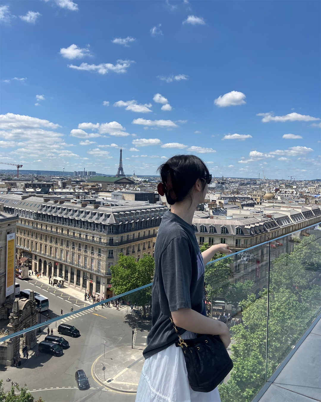 퀸연아의 청순시크 파리룩🇫🇷🩶
청순미 넘치는 연아언니⛸️✨파리 여행코디 @참고해 이미지9