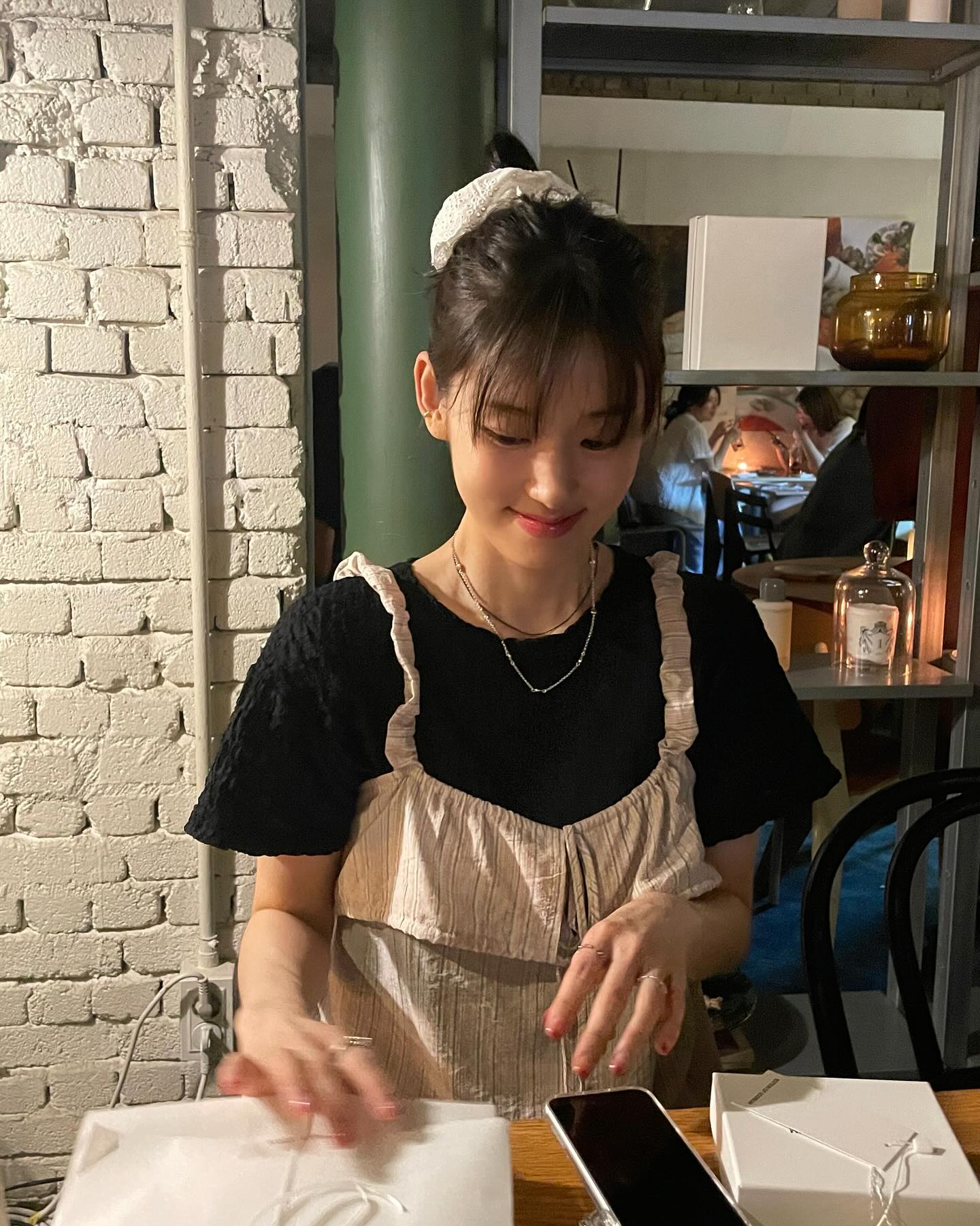 러블리 포인트🎀걸코어룩
리본 or 스크런치 포인트로 걸코어룩 따라해보자🙌 이미지5