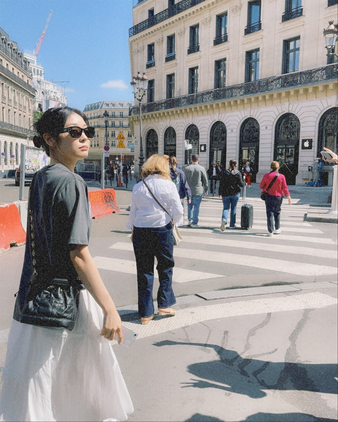 퀸연아의 청순시크 파리룩🇫🇷🩶
청순미 넘치는 연아언니⛸️✨파리 여행코디 @참고해 이미지5