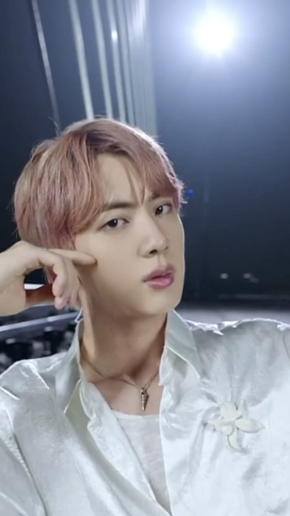 방탄 버터💜다이아몬드 획득💎

방탄소년단이 지난 2021년 발표한 ‘Butter’가 누적 재생 수 5억 회를 넘겨 올해 6월 기준 스트리밍 부문 ‘다이아몬드’ 인증을 획득했습니다. 일본 레코드협회는 매월 곡의 누적 재생 수(스트리밍 부문)에 따라 골드(5천만 회 이상), 플래티넘(1억 회 이상), 다이아몬드(5억 회 이상)로 구분해 매달 인증을 부여하는데요. 방탄소년단의 ‘Blue & Grey’와 ‘달려라 방탄’ 그리고 정국의 ‘3D (feat. Jack Harlow)’가 스트리밍 부문 ‘골드’ 인증 작품에 오른 바 있죠. 이로써 방탄소년단은 'Dynamite'에 이어 두 번째 ‘다이아몬드’ 인증을 받게 되었습니다. 이미지