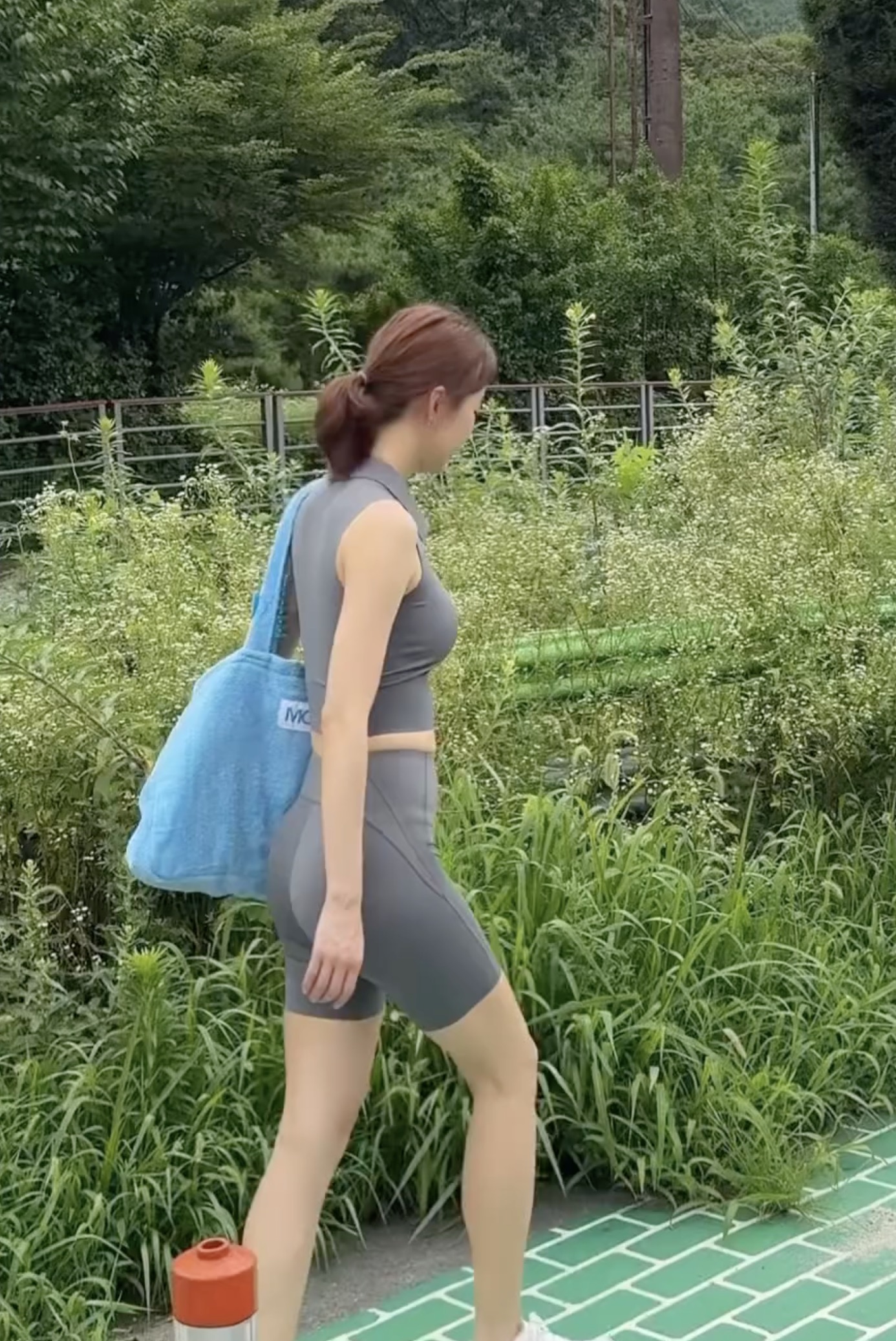 장희진의 완벽한 운동복 핏 체크✔️
더워도 운동해야지❤️‍🔥💪 이미지
