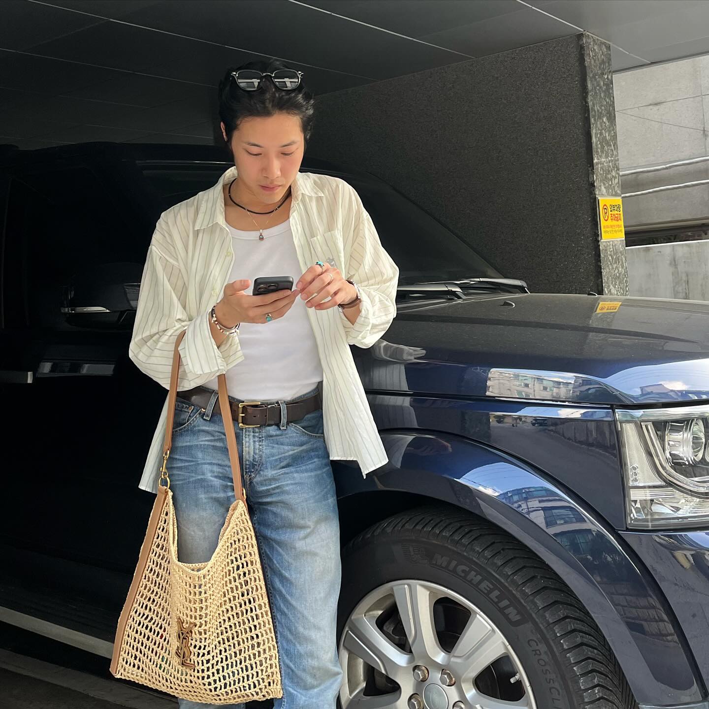 선글라스는 머리 위로 올리는게 제맛😎 이미지