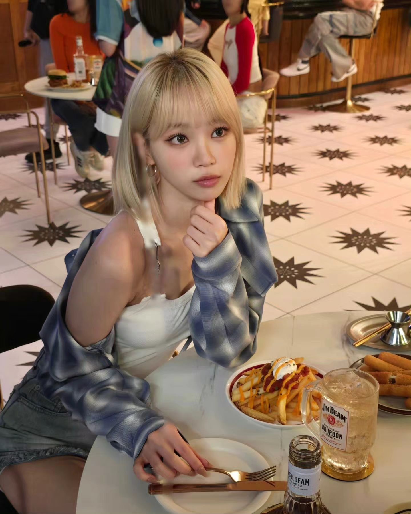 꾸안꾸 블루 체크셔츠로 청량 포인트🩵 이미지5