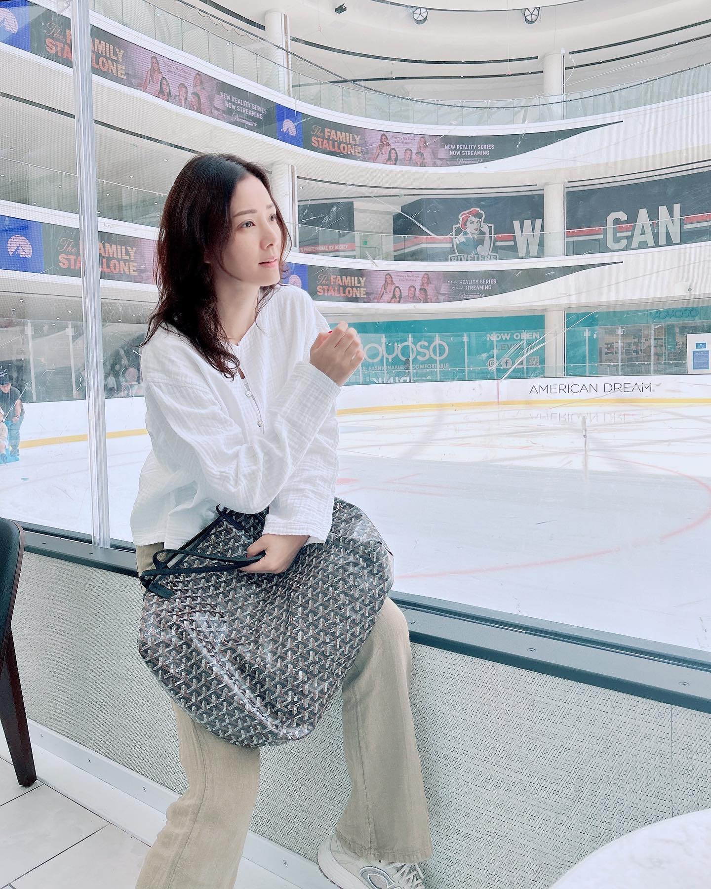 셀럽들의 모노그램 포인트 빅백✨
브랜드만의 헤리티지가 담겨 우아함🤍 고급진 백 브랜드 추천

1. 기은세, 채정안: 루이 비통

2. 박하선, 이보영: 모이나

3. 손태영: 고야드

4. 손연재: 셀린느 이미지6