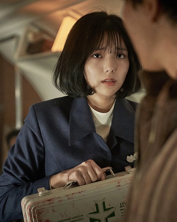 하이재킹 아직 못 본 사람?🍿

영화 ‘하이재킹’을 이제 IPTV와 VOD 서비스에서도 볼 수 있습니다. 지난달 21일 개봉한 ’하이재킹’은 전 세계 유례없는 기적으로 불리는 1971년 여객기 납치 사건을 모티브로 한 작품인데요. 전국 극장에서 절찬 상영 중이며 오늘(29일)부터 IPTV(KT Genie TV, LG U+TV, SK Btv), 케이블 TV VOD, KT 스카이라이프, 네이버 시리즈온, 구글 플레이, OTT 웨이브, 애플TV, 쿠팡플레이, 왓챠, 씨네폭스 등 다양한 온라인 및 모바일 플랫폼에서 시청할 수 있습니다. 이미지7