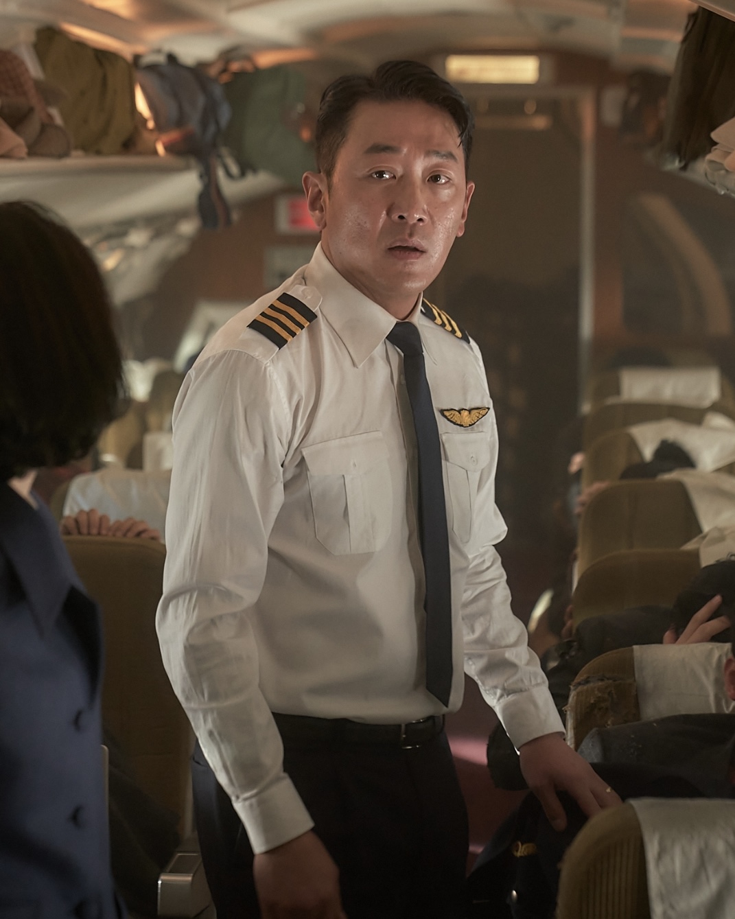 하이재킹 아직 못 본 사람?🍿

영화 ‘하이재킹’을 이제 IPTV와 VOD 서비스에서도 볼 수 있습니다. 지난달 21일 개봉한 ’하이재킹’은 전 세계 유례없는 기적으로 불리는 1971년 여객기 납치 사건을 모티브로 한 작품인데요. 전국 극장에서 절찬 상영 중이며 오늘(29일)부터 IPTV(KT Genie TV, LG U+TV, SK Btv), 케이블 TV VOD, KT 스카이라이프, 네이버 시리즈온, 구글 플레이, OTT 웨이브, 애플TV, 쿠팡플레이, 왓챠, 씨네폭스 등 다양한 온라인 및 모바일 플랫폼에서 시청할 수 있습니다. 이미지5