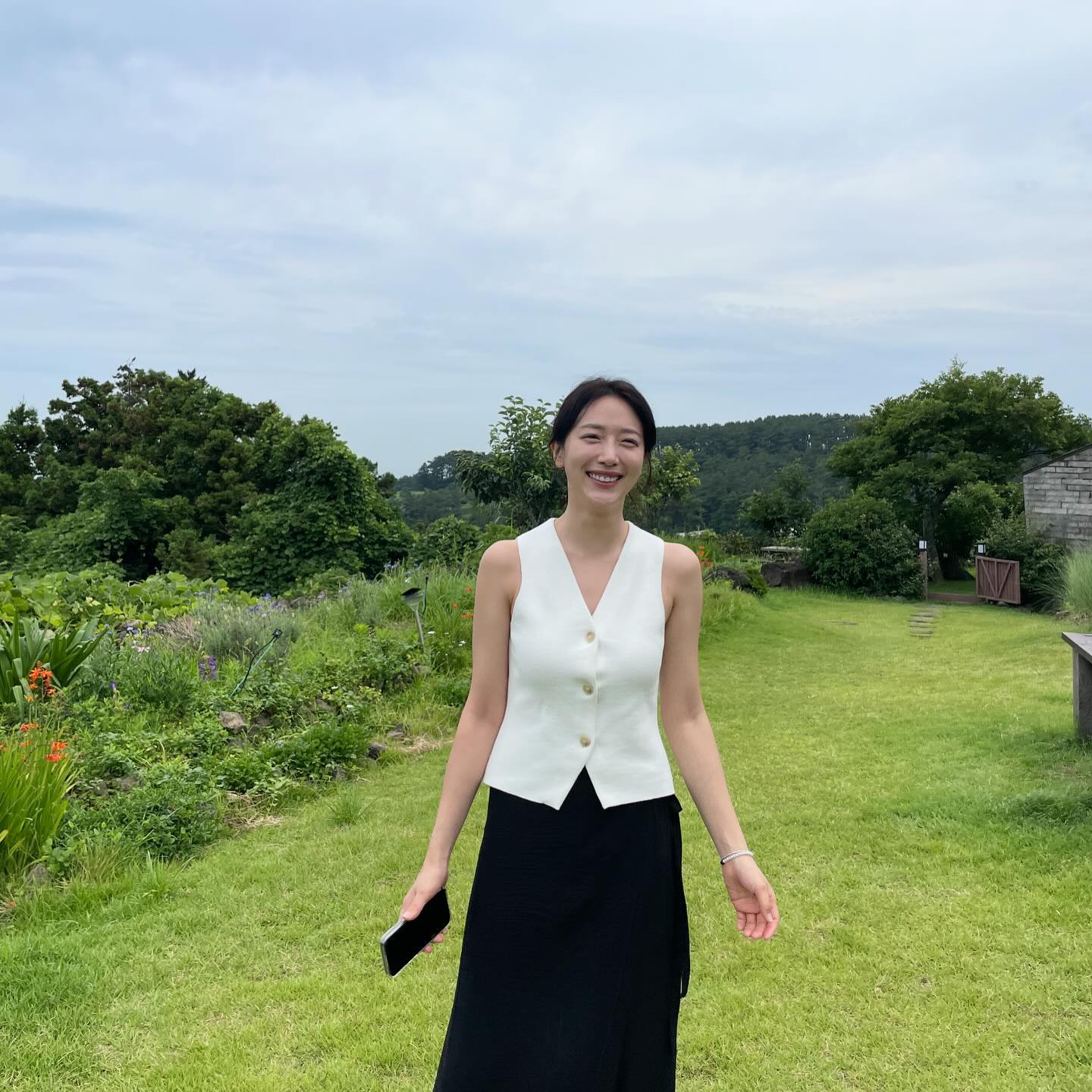 제주도 여행 떠난 셀럽들의 착장💙 이미지