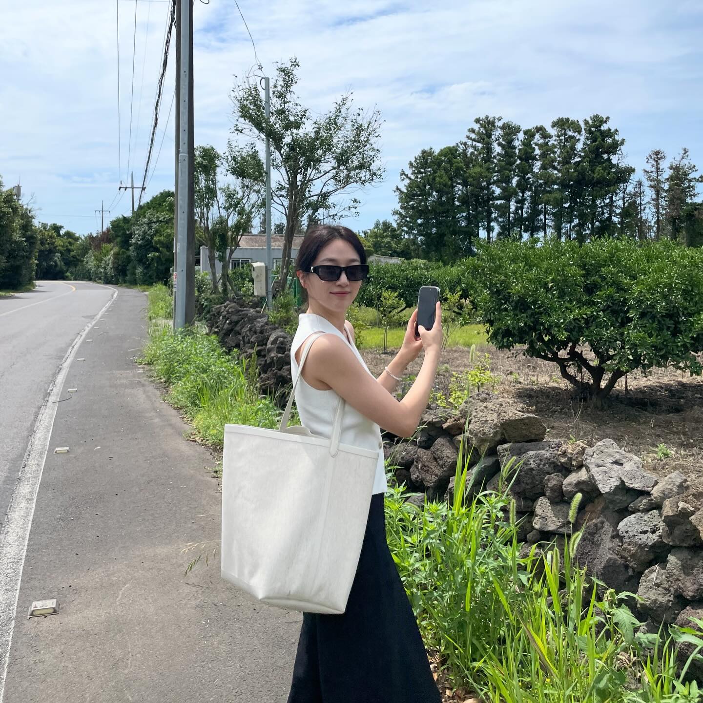 제주도 여행 떠난 셀럽들의 착장💙 이미지8
