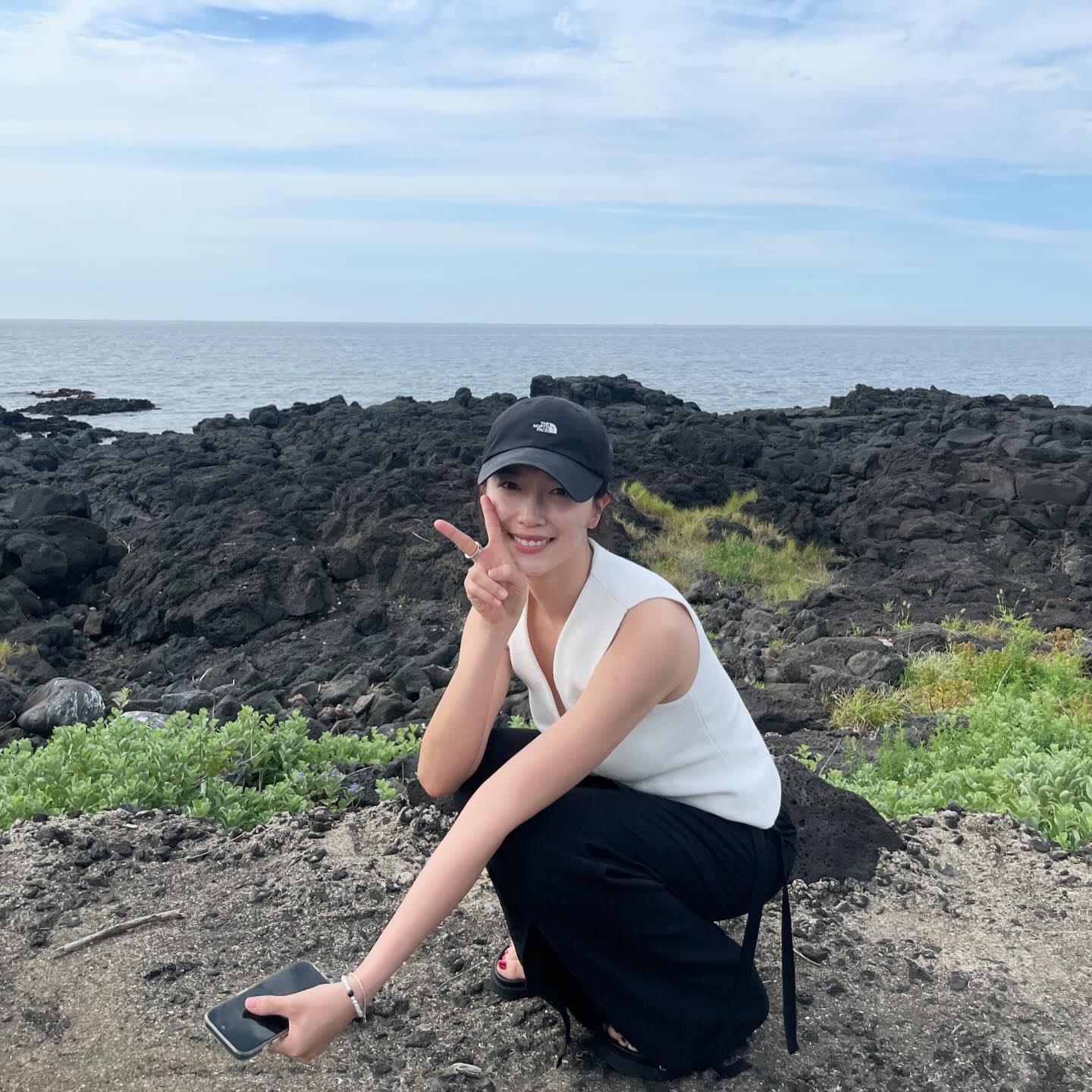 제주도 여행 떠난 셀럽들의 착장💙 이미지10