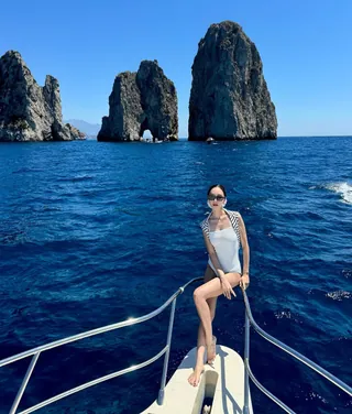 올 여름 인생샷은 모노키니랑🩵🌊 이미지